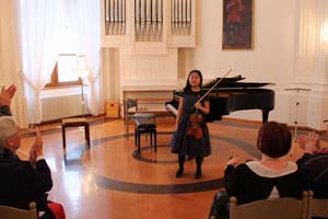 Grand-Prix Gewinnerin des Internationalen Musikwettbewerbs St. Blasien – Elizabeth Aoki, 13, Violine